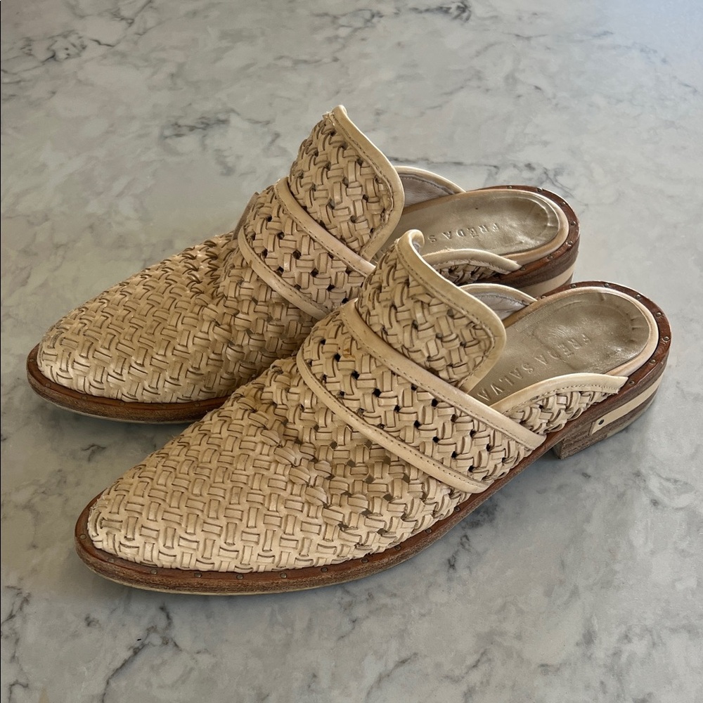Freda Salvador Keen Mules size 6